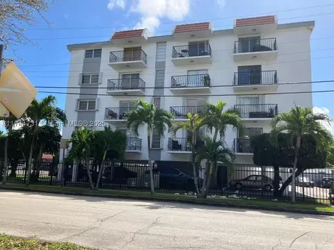 2500 SW 6th St #402, Miami, FL 33135