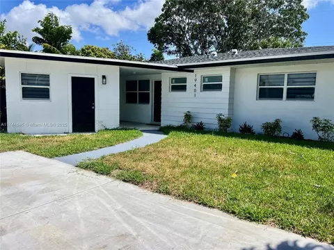 19401 NW 1st Pl, Miami Gardens, FL 33169