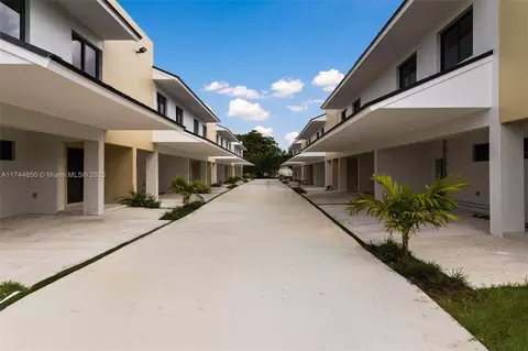 570 NW 7 #3, Florida City, FL 33034