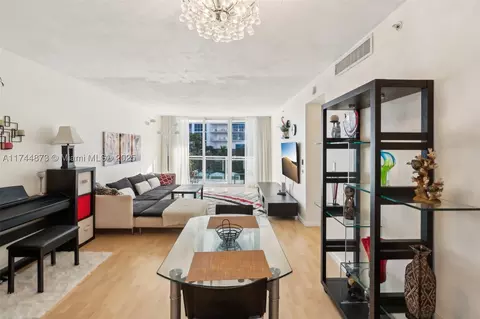 3001 S Ocean Dr #315, Hollywood, FL 33019