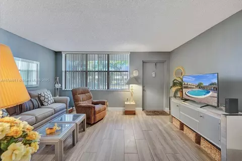 9141 Sunrise Lakes Blvd #104, Sunrise, FL 33322