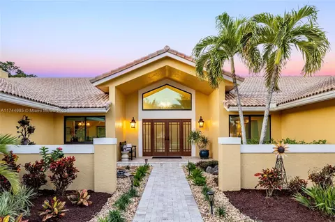 14421 Bedford Ct, Davie, FL 33325