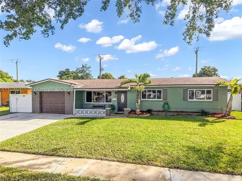 721 SW 70th Ave, Pembroke Pines, FL 33023