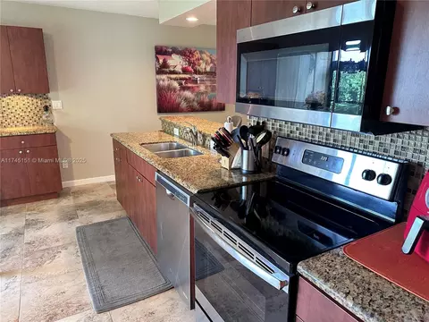 5302 NE 6th #A16, Oakland Park, FL 33334