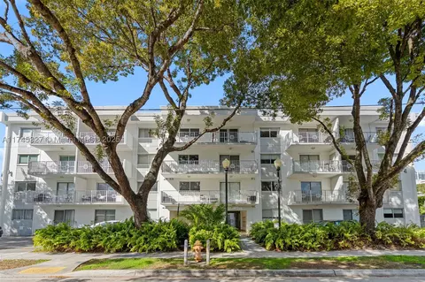 445 SW 11th St #104, Miami, FL 33130
