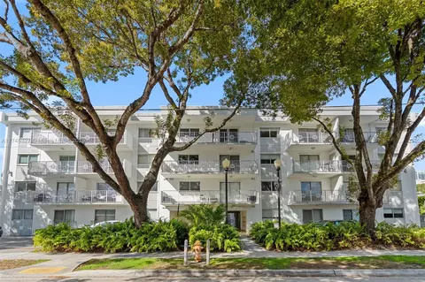 445 SW 11th St #104, Miami, FL 33130