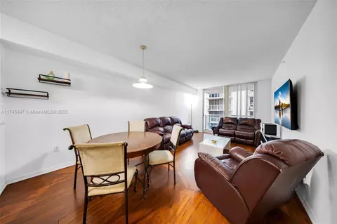 5091 NW 7th St #909, Miami, FL 33126
