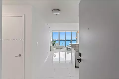 601 NE 36th St #3011, Miami, FL 33137