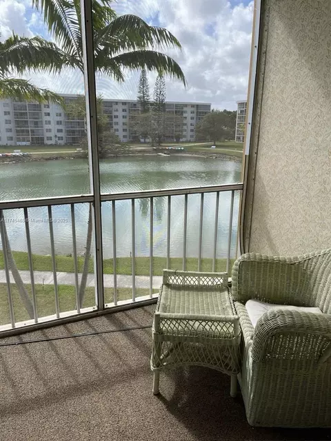 2855 Leonard Dr #H305, Aventura, FL 33160