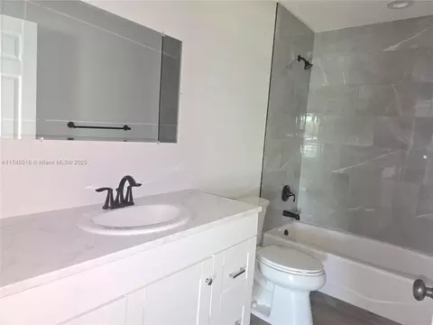 Bath - 3268 NW 29th Ave, Okeechobee, FL 34972 photo 2 of 2