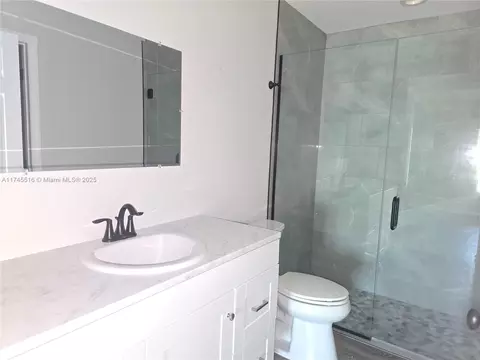 Bath - 3268 NW 29th Ave, Okeechobee, FL 34972 photo 1 of 2