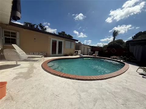 7590 W 14th Ave, Hialeah, FL 33014