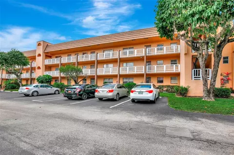 9181 Sunrise Lakes Blvd #210, Sunrise, FL 33322