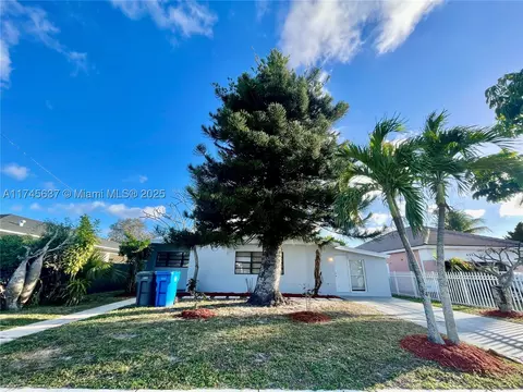4530 SW 26th St, West Park, FL 33023