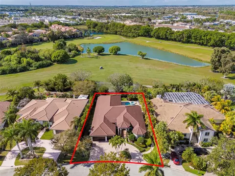 560 W Enclave Cir W, Pembroke Pines, FL 33027