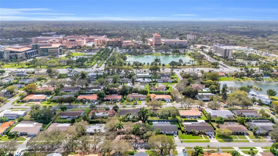 View/Area - 9020 SW 85th Ter, Miami, FL 33173 photo 2 of 4