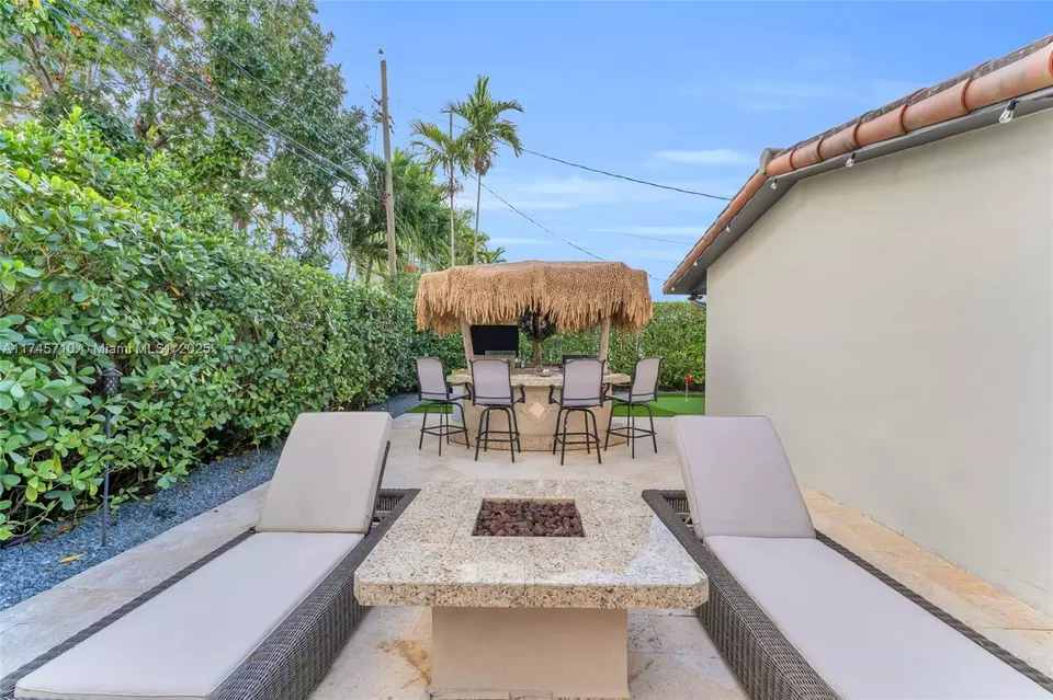 Exterior - 9020 SW 85th Ter, Miami, FL 33173 photo 5 of 10