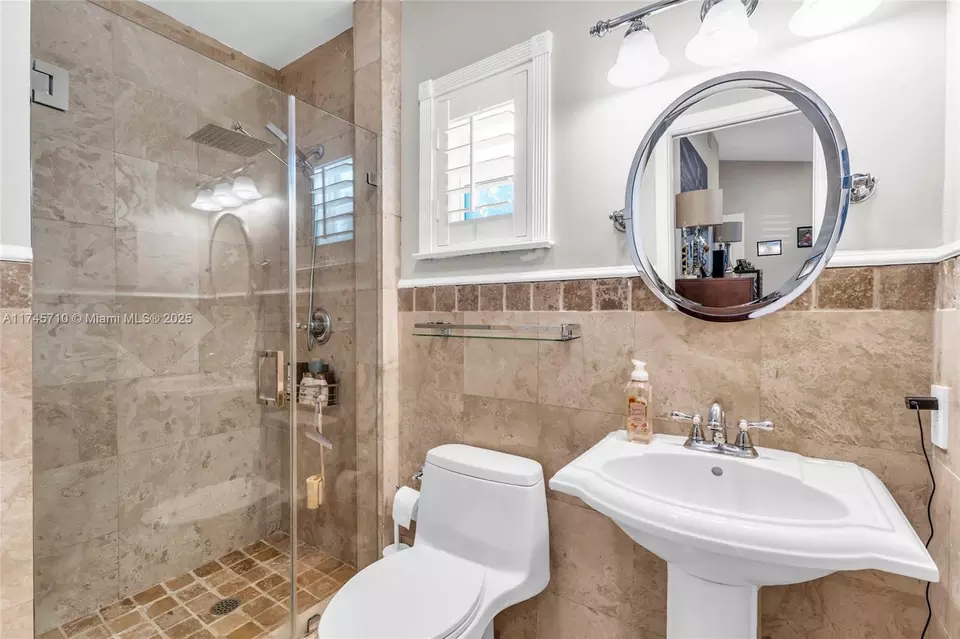 Bath - 9020 SW 85th Ter, Miami, FL 33173 photo 4 of 4