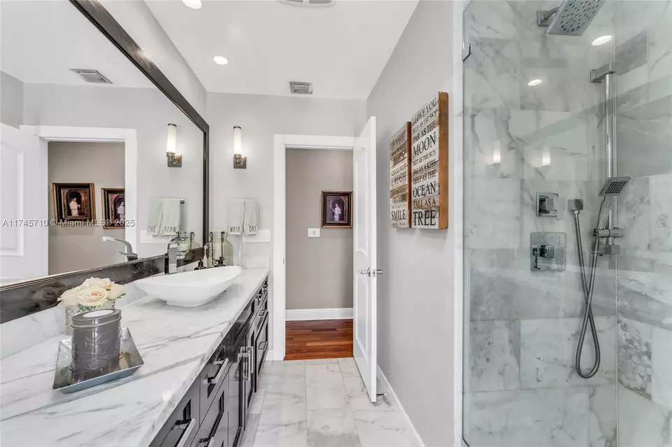 Bath - 9020 SW 85th Ter, Miami, FL 33173 photo 3 of 4