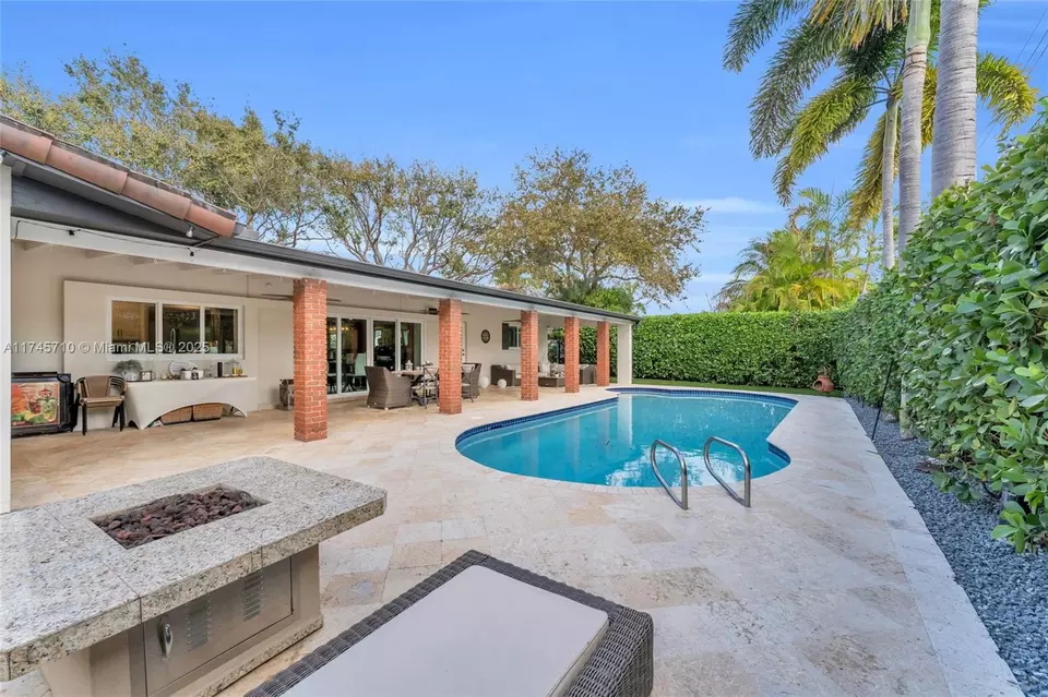 Exterior - 9020 SW 85th Ter, Miami, FL 33173 photo 4 of 10