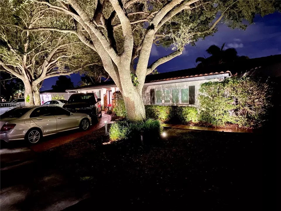 Exterior - 9020 SW 85th Ter, Miami, FL 33173 photo 7 of 10