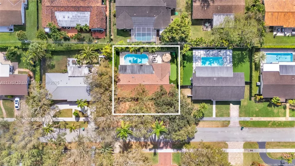 View/Area - 9020 SW 85th Ter, Miami, FL 33173 photo 3 of 4