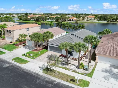 1355 NW 159th Ave, Pembroke Pines, FL 33028