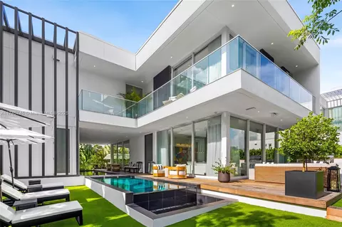 810 W 47th Ct - The Ritz Carlton Miami Bch, Miami Beach, FL 33140