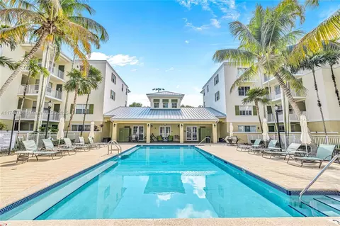 7584 SW 102nd St #101, Pinecrest, FL 33156
