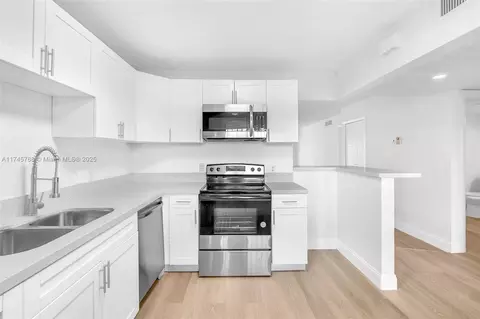 280 Racquet Club Rd #205, Weston, FL 33326