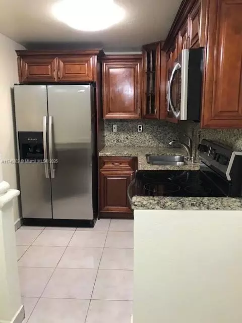606 W 81st St #206, Hialeah, FL 33014