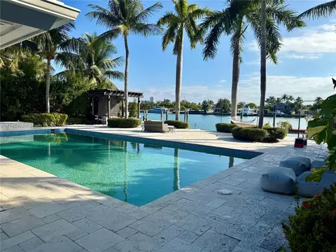 1670 Daytonia Rd, Miami Beach, FL 33141