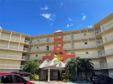 8290 Lake Dr #223, Doral, FL 33166