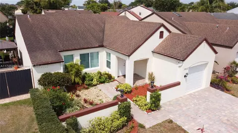 19222 NW 80th Ct, Hialeah, FL 33015