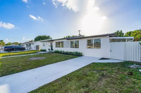 Exterior - 4164 W 6th Ave, Hialeah, FL 33012 photo 2 of 5