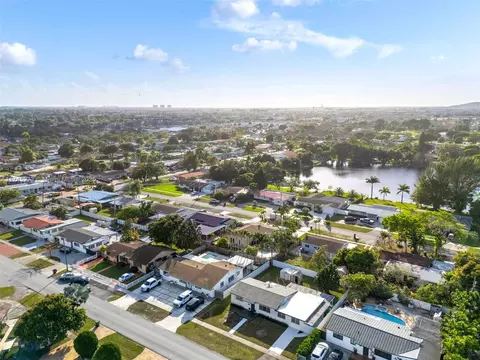 View/Area - 4164 W 6th Ave, Hialeah, FL 33012 photo 2 of 6