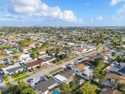 View/Area - 4164 W 6th Ave, Hialeah, FL 33012 photo 3 of 6