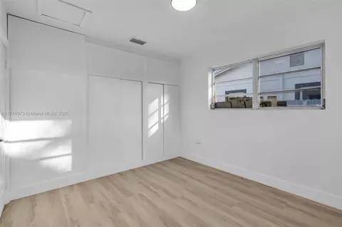 Bedroom - 4164 W 6th Ave, Hialeah, FL 33012 photo 6 of 8