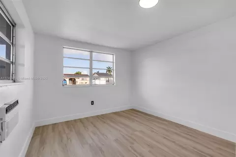 Bedroom - 4164 W 6th Ave, Hialeah, FL 33012 photo 3 of 8
