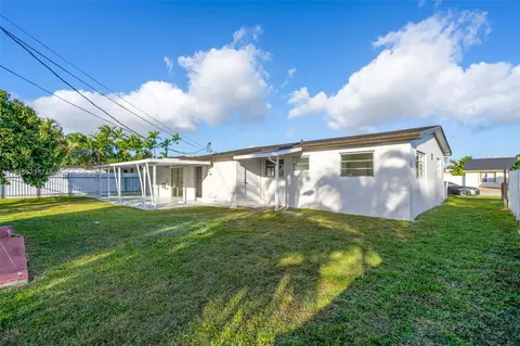 Exterior - 4164 W 6th Ave, Hialeah, FL 33012 photo 3 of 5