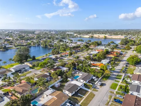 View/Area - 4164 W 6th Ave, Hialeah, FL 33012 photo 5 of 6