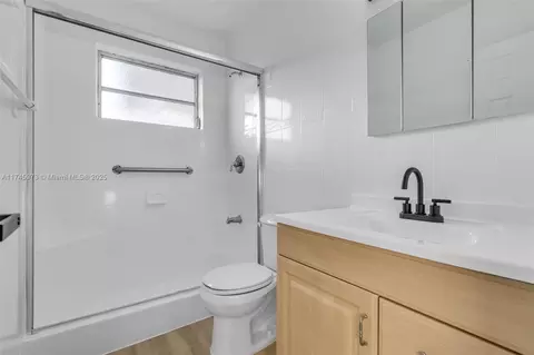 Bath - 4164 W 6th Ave, Hialeah, FL 33012 photo 1 of 1