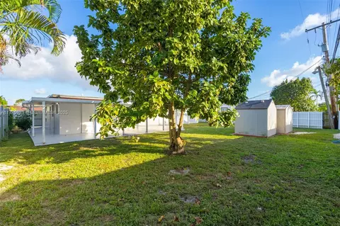 Exterior - 4164 W 6th Ave, Hialeah, FL 33012 photo 4 of 5
