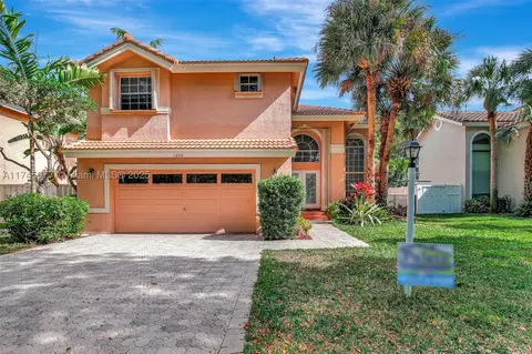 11079 Helena Dr, Hollywood, FL 33026