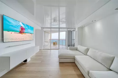 6767 Collins Ave #1706, Miami Beach, FL 33141