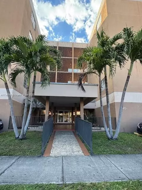 4680 W 13th Ln #417, Hialeah, FL 33012