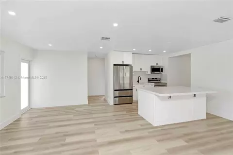Living - 720 NE 2nd Pl, Hialeah, FL 33010 photo 4 of 4
