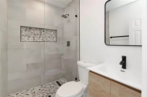 Bath - 720 NE 2nd Pl, Hialeah, FL 33010 photo 1 of 2