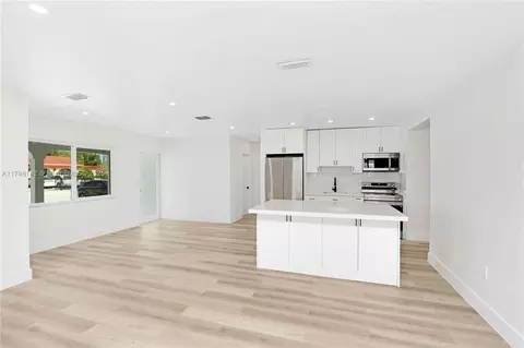 Living - 720 NE 2nd Pl, Hialeah, FL 33010 photo 3 of 4