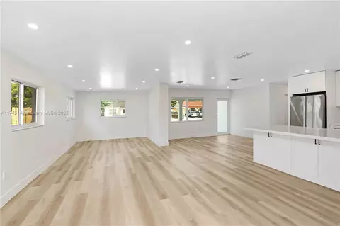 Living - 720 NE 2nd Pl, Hialeah, FL 33010 photo 2 of 4